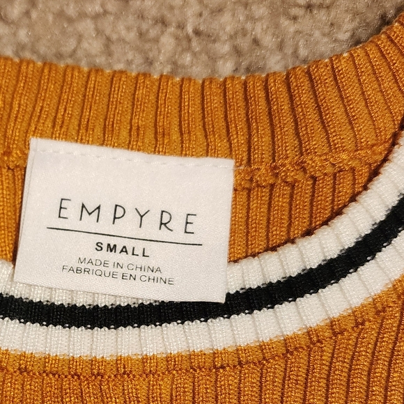 🎀Empyre Mustard Ribbed Crewneck Sweater Size Junior Small🎀 - Picture 3 of 3
